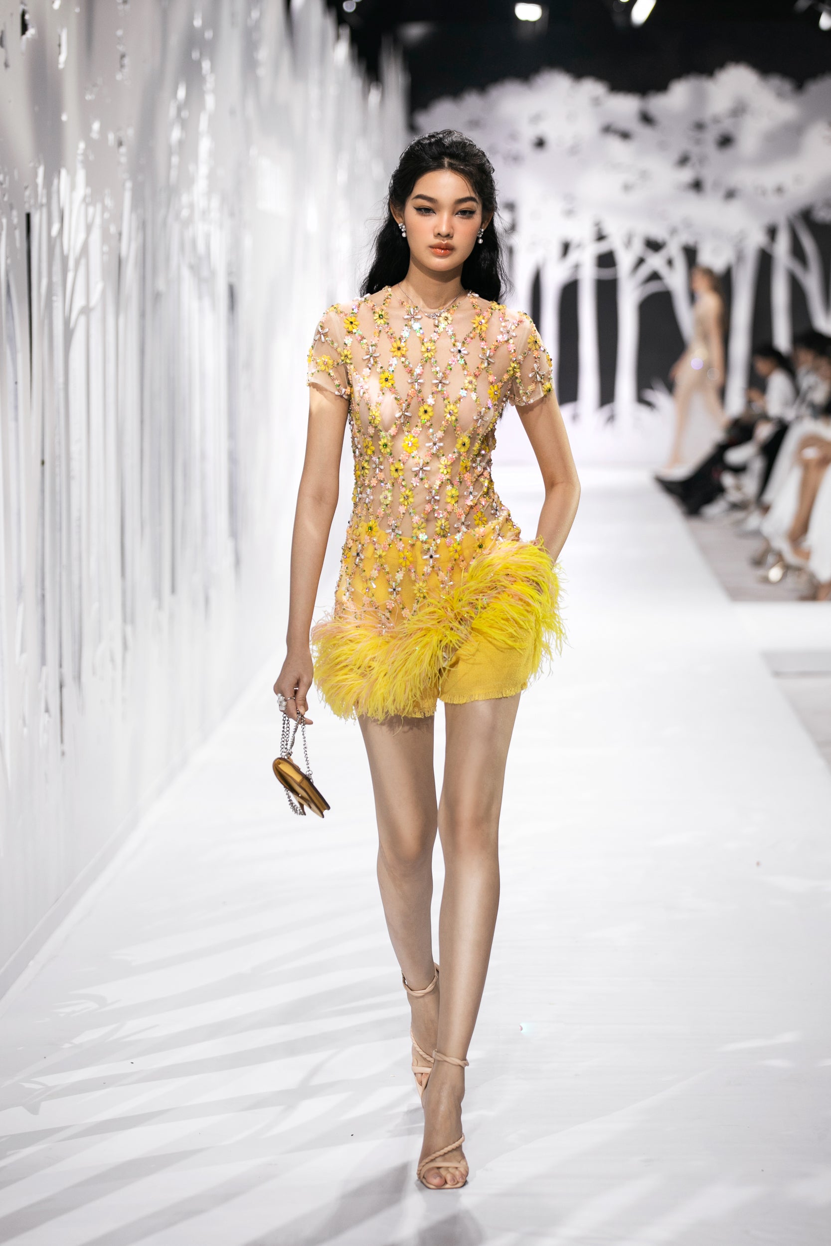 LOOK 77