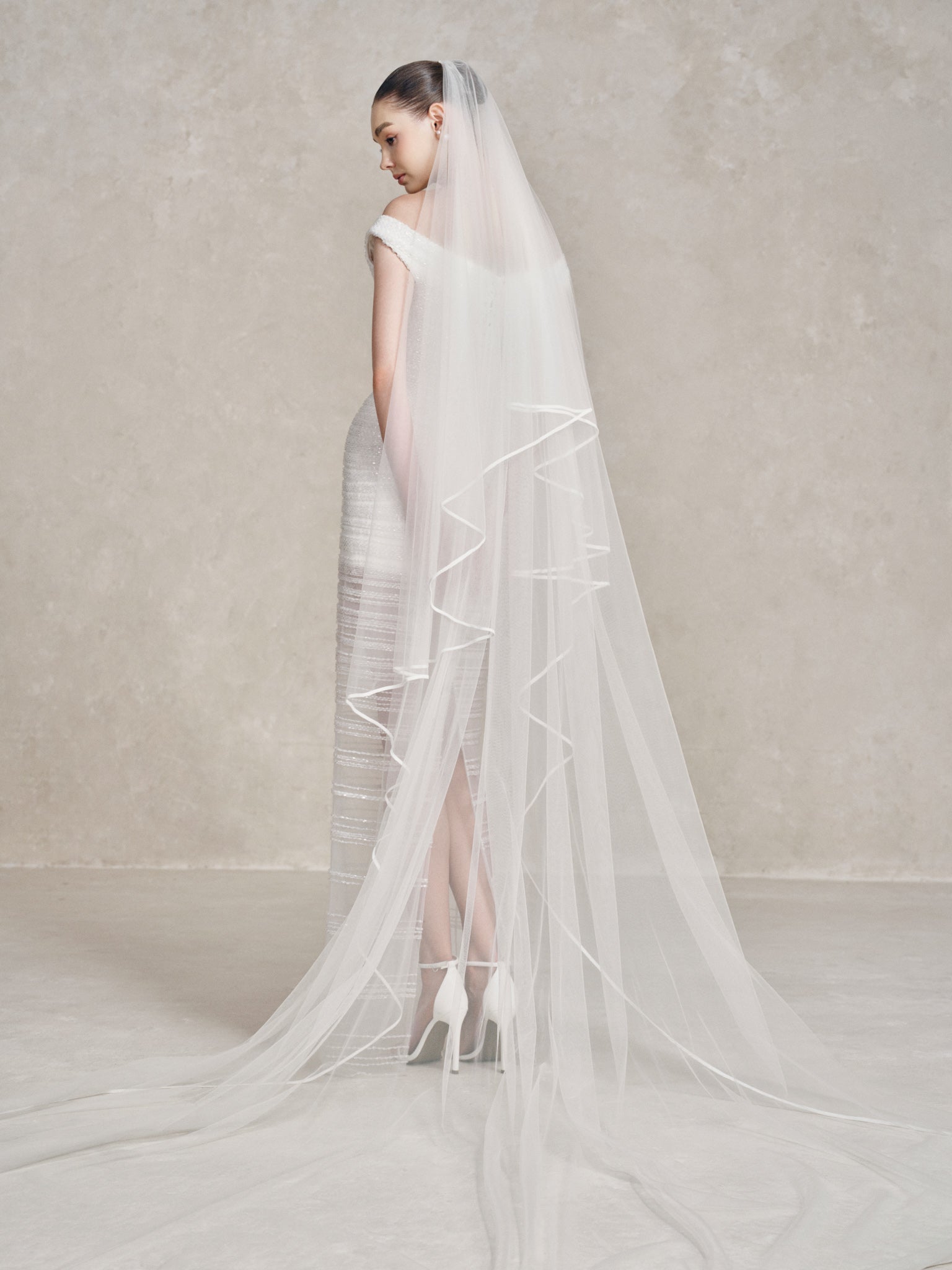 LOOK 01
