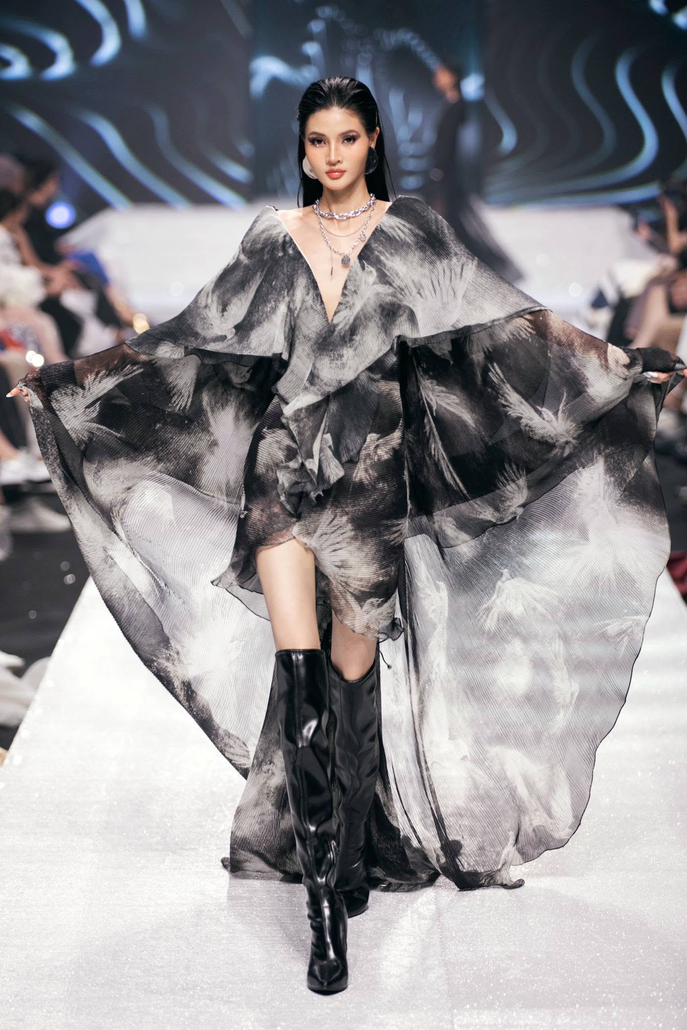 LOOK 12