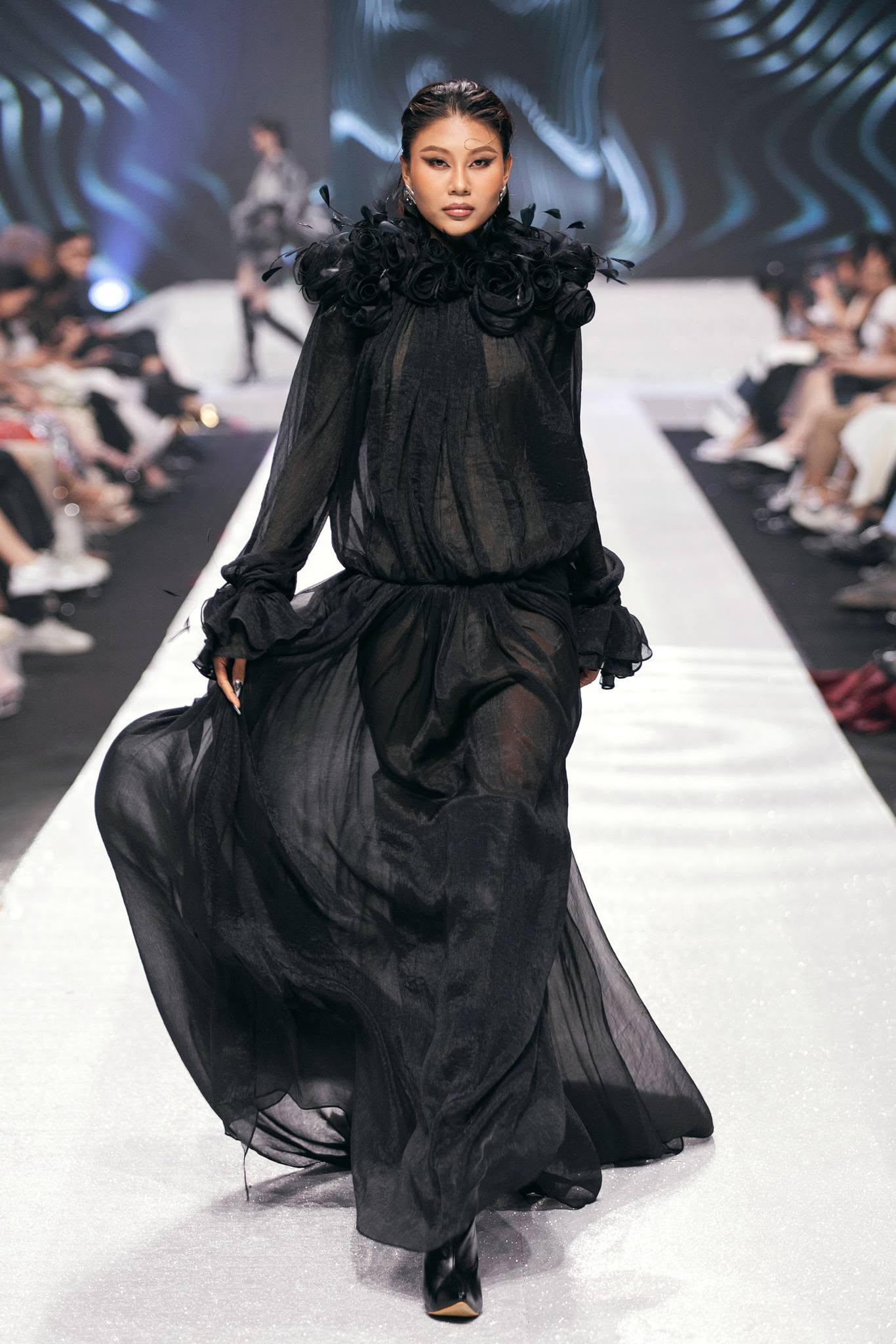 LOOK 17