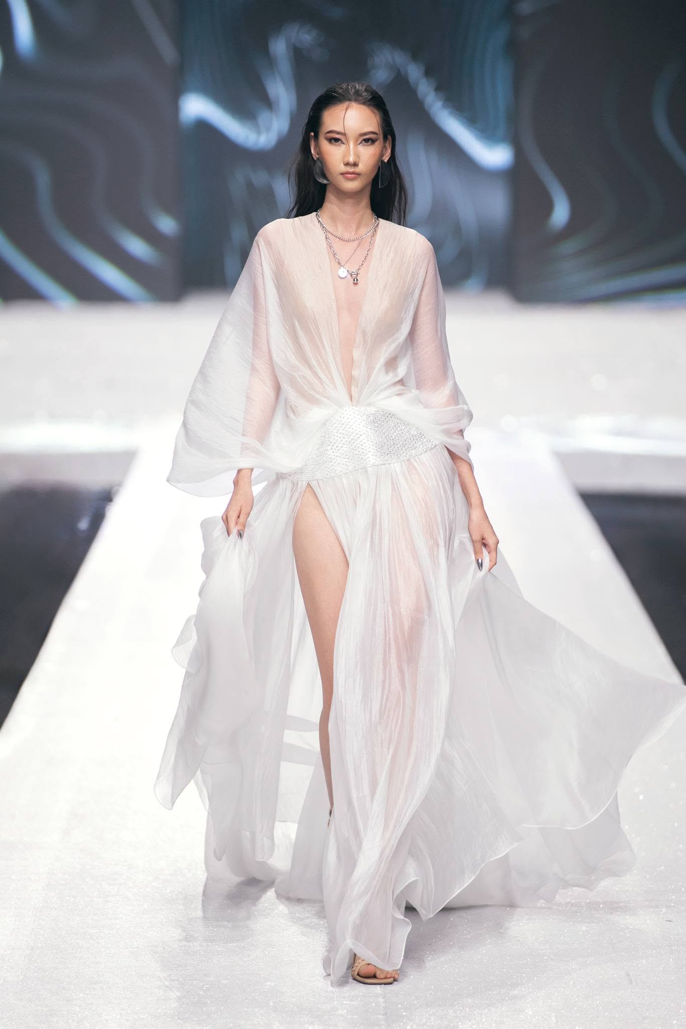 LOOK 24
