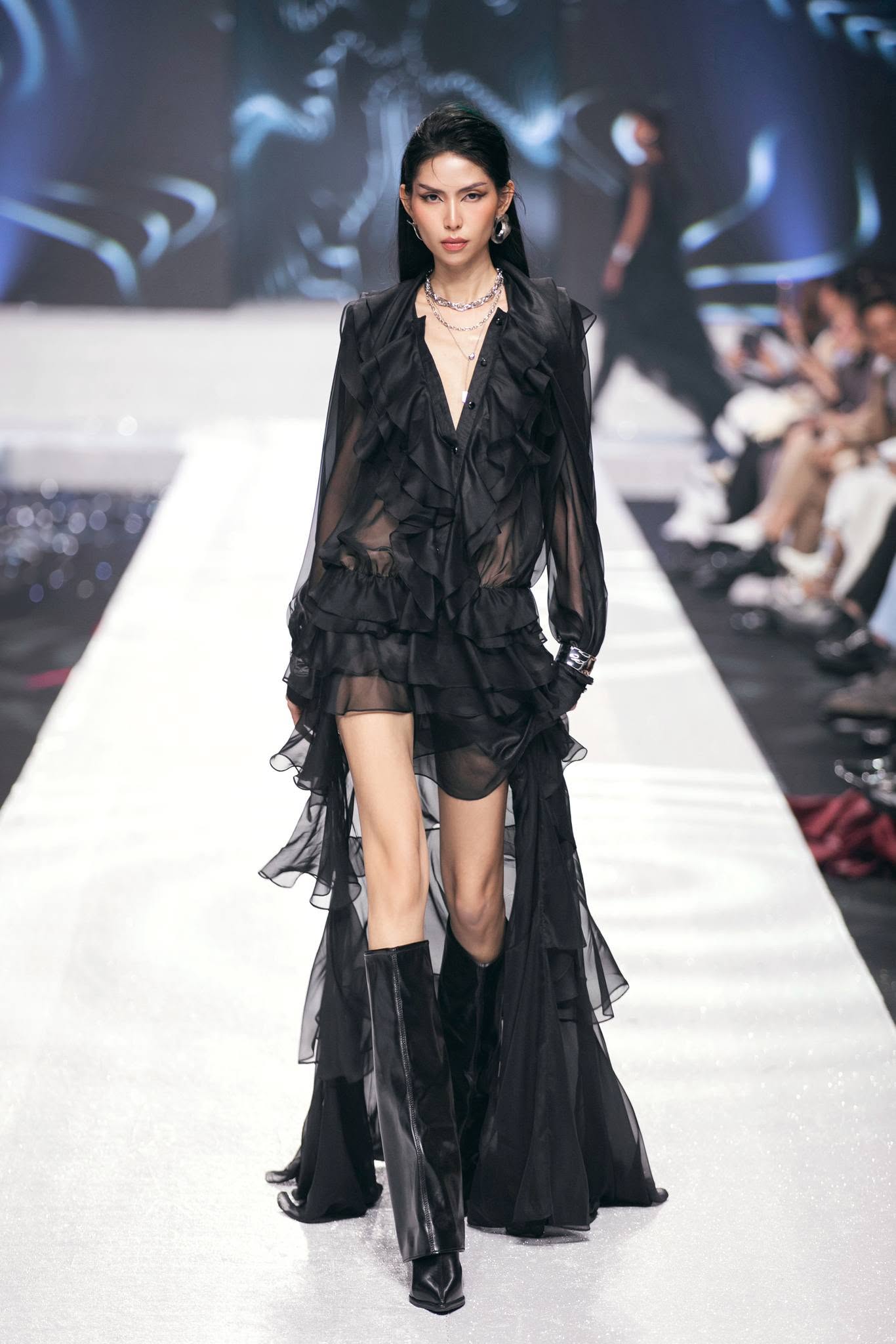LOOK 33